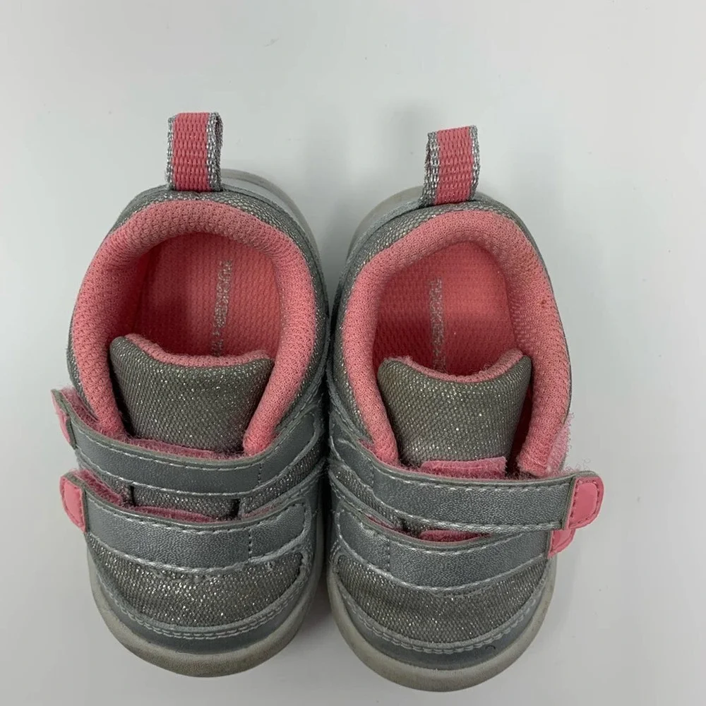Tucker +‎ Tate silver sparkly sneaker size 3